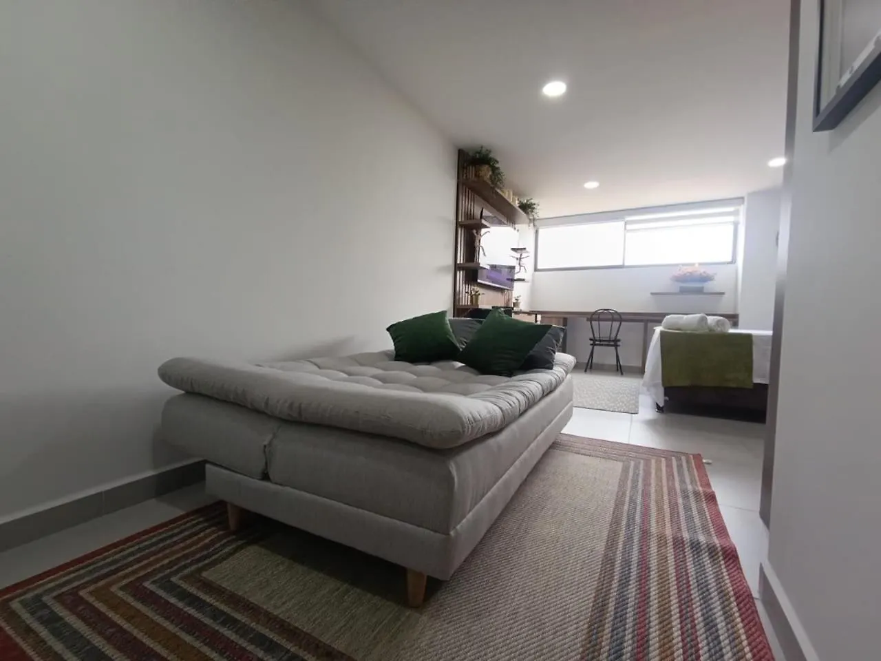 Modern Loft-Style Apartment With 500Mg Wifi 메딜린 0*,